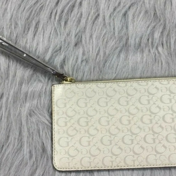 Guess wristlet clutch - Picture 2 of 2